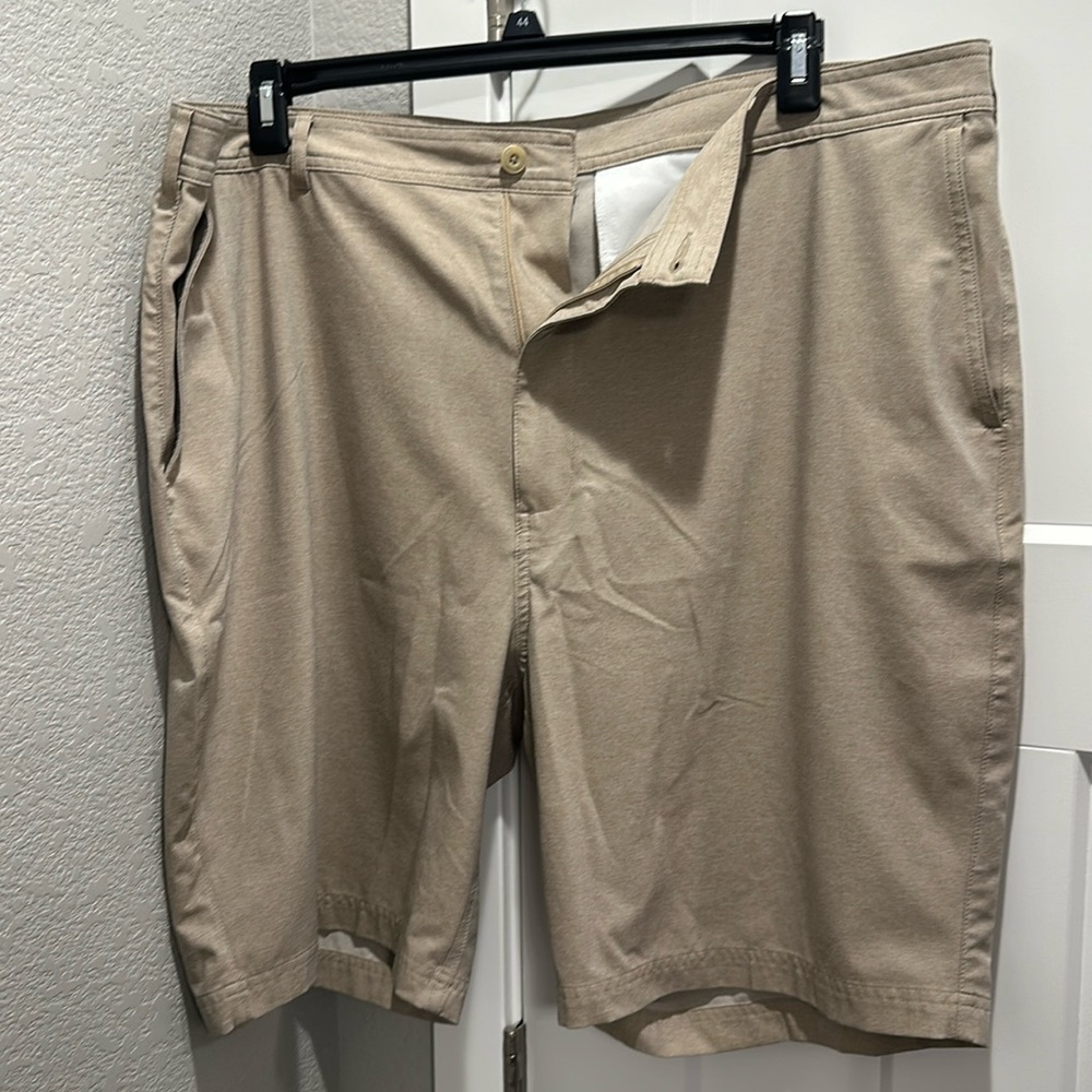 Men’s size 44 tall Roundtree and York Performance shorts